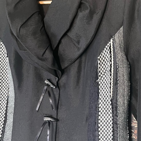 Y2K Black and Grey Patchwork Jacket With Oversized Ruffle Collar Size Medium - Picture 4 of 6
